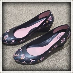 Crocs Dual Comfort Lina Wedge Pump Close Toe Shoes Women's Size 9